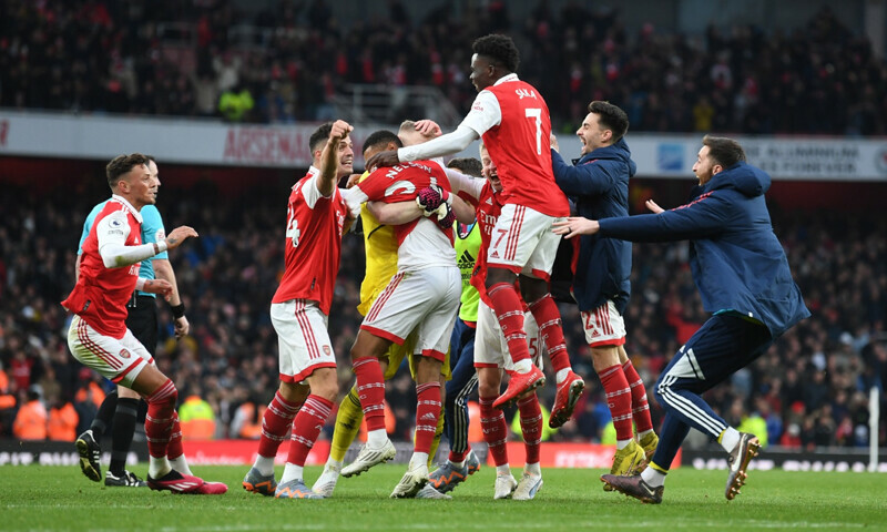 Arsenal seal last-gasp win in thriller