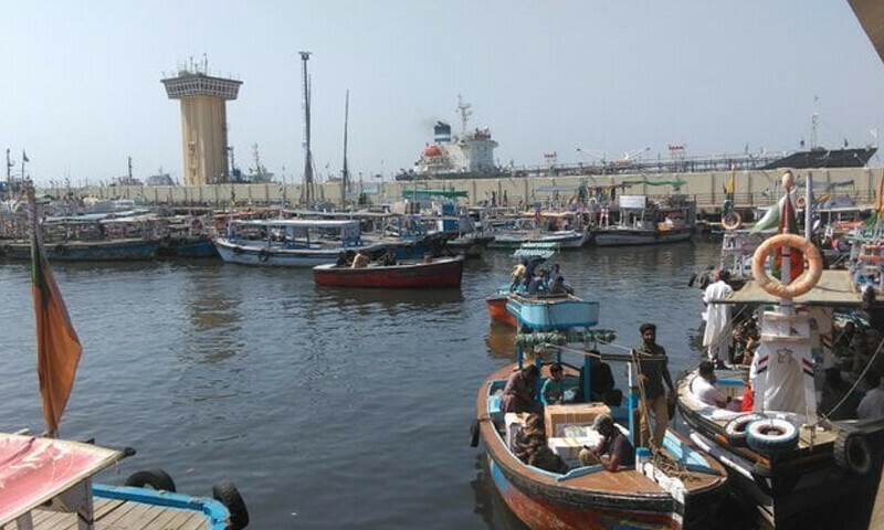 Toxic gas: People protest against reopening of factories in Karachi&rsquo;s Keamari