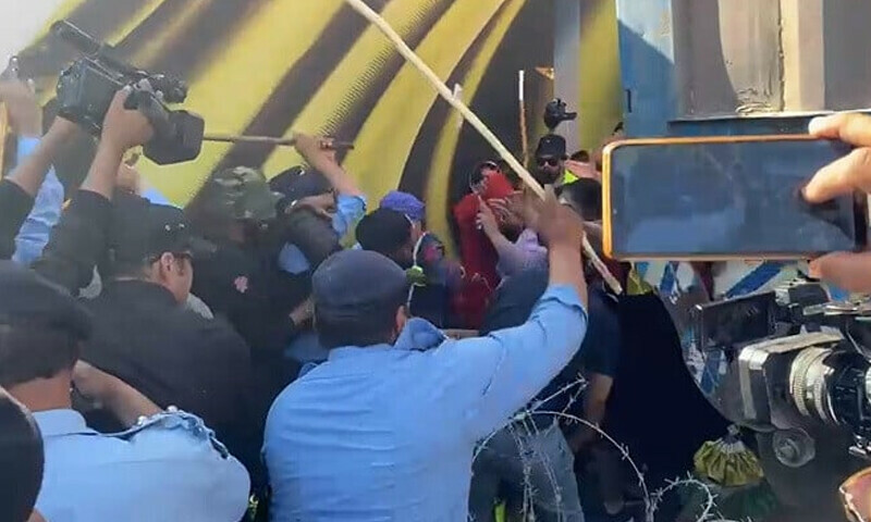 Aurat March reaches D-Chowk despite police baton-charge