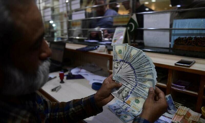 Dollar drops as Pakistan edges closer to inking IMF deal