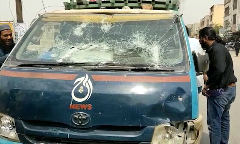 Aaj News cameraman injured as DSNG van comes under attack in Karachi
