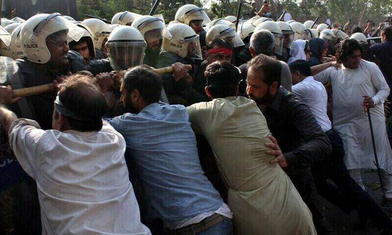 Lahore High Court bars police from raiding Imran Khan&rsquo;s house