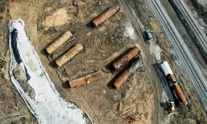 Freight train carrying hazardous materials derails in western Arizona