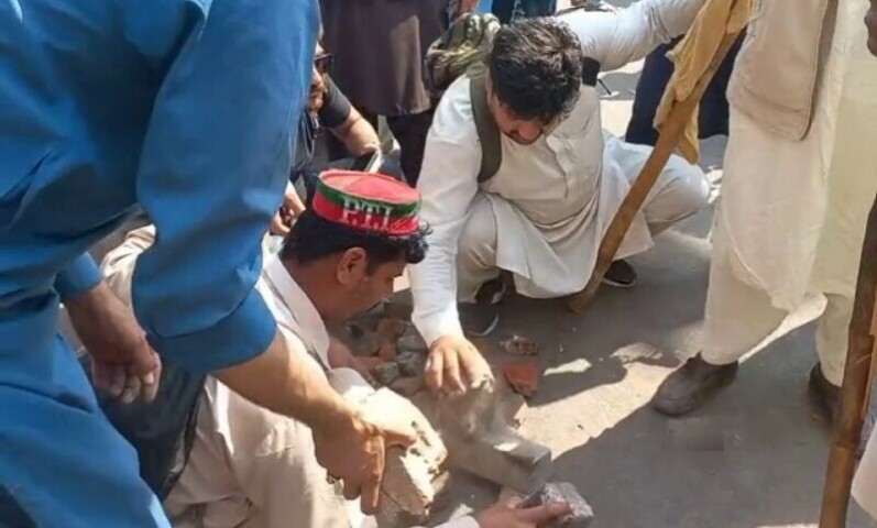 Police take up positions near Zaman Park again amid fear of renewed clashes