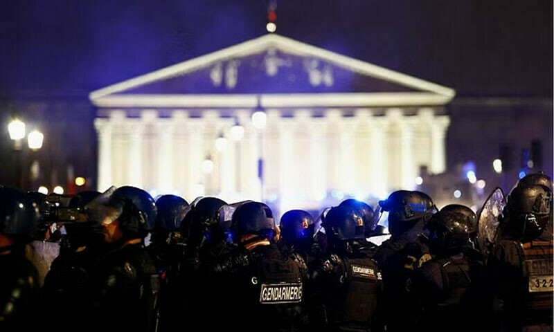 Police clash with protesters at Paris demonstration against pension overhaul