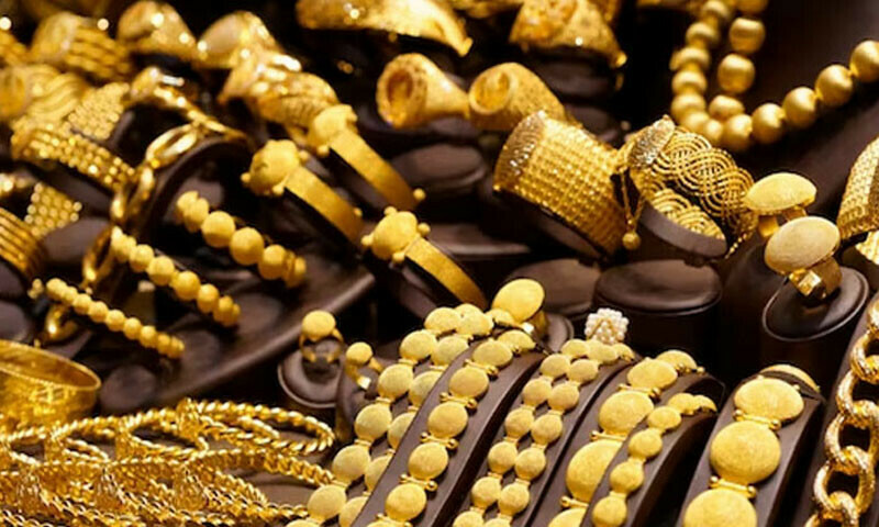 Gold tops $2,000 on Credit Suisse buyout