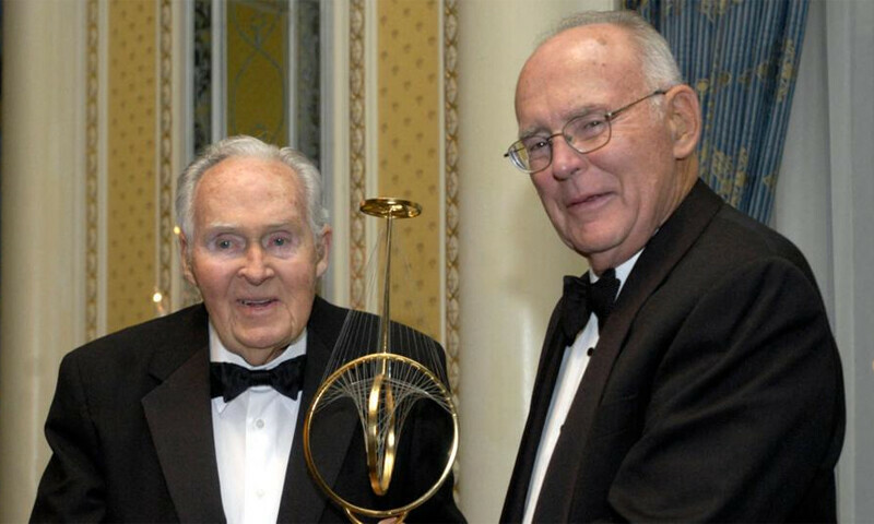 Gordon Moore, titan of Silicon Valley, dies at 94