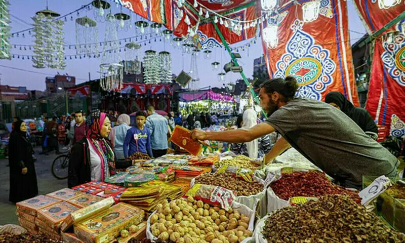 Egyptians cling to Ramadan charity as inflation soars