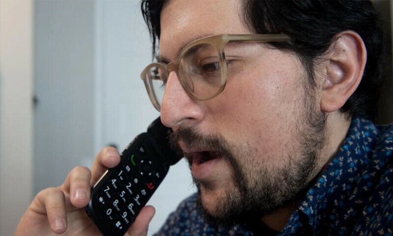 &lsquo;Dumbphone&rsquo; fans disconnect in face of smartphone dominance