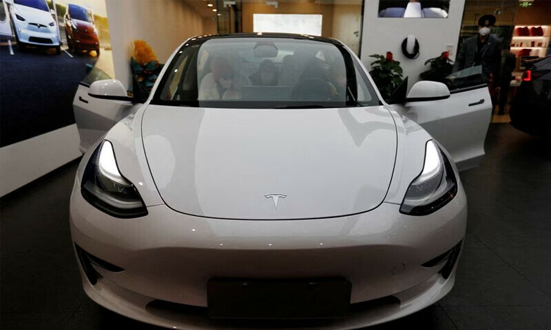 Tesla expects reduced tax credit for Model 3 by March-end