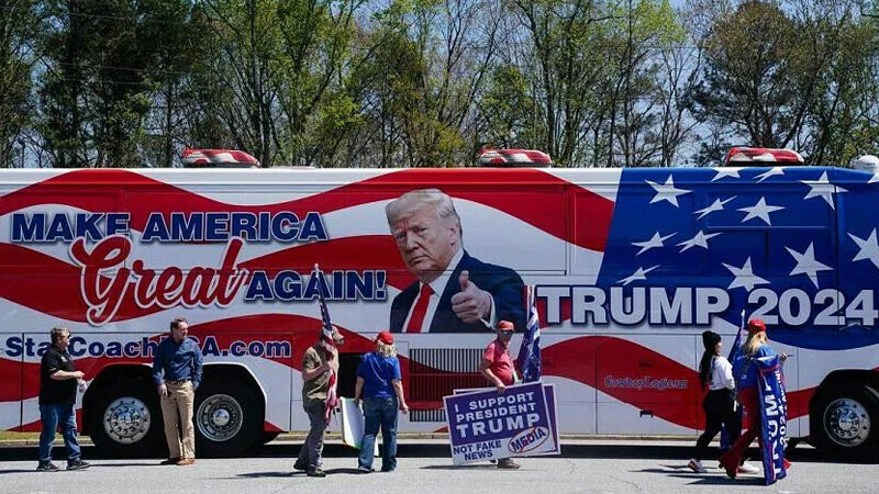 Senior Republicans rally behind Trump after criminal indictment