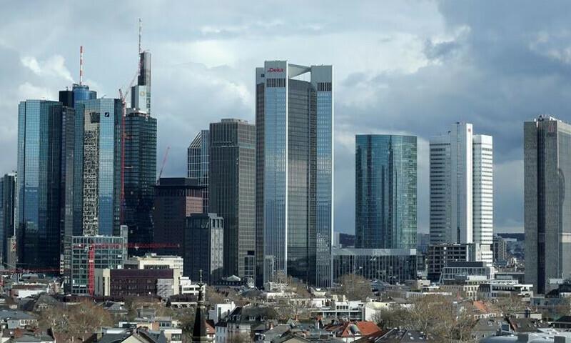 Germans shun deposits abroad on fear of new crisis