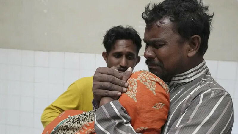 Karachi Stampede: Factory officials let people in but closed the inner gate