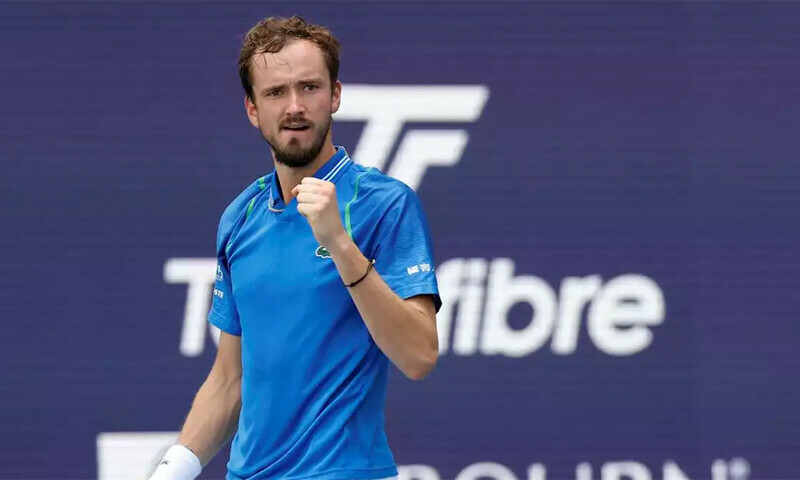 Sinner outlasts Alcaraz in duel to reach Miami final