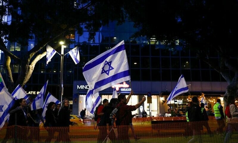 Israeli protests over judicial overhaul continue despite Netanyahu&rsquo;s pause