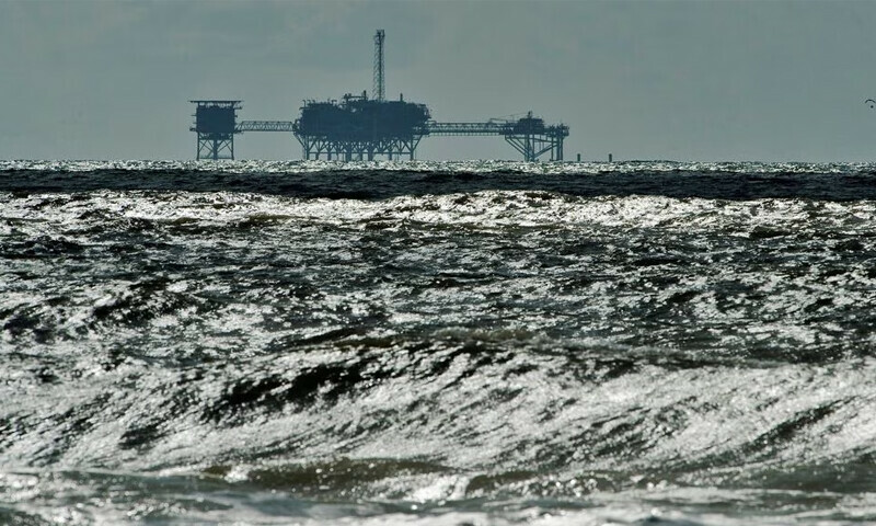 Oil prices jump, markets narrow odds on Fed hike
