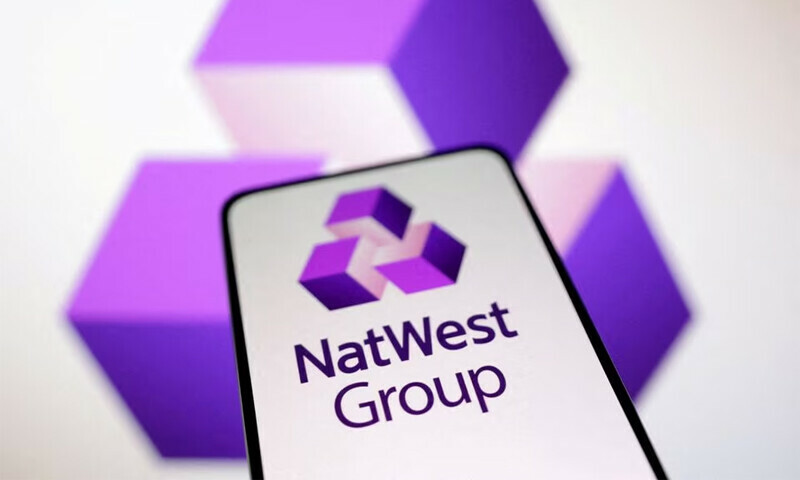 UK extends trading plan to sell NatWest stake by two years