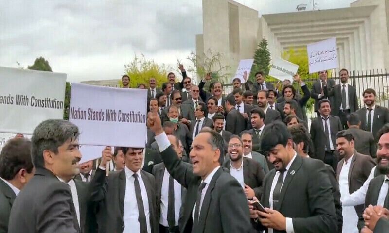 How many lawyers had gathered to protest outside SC