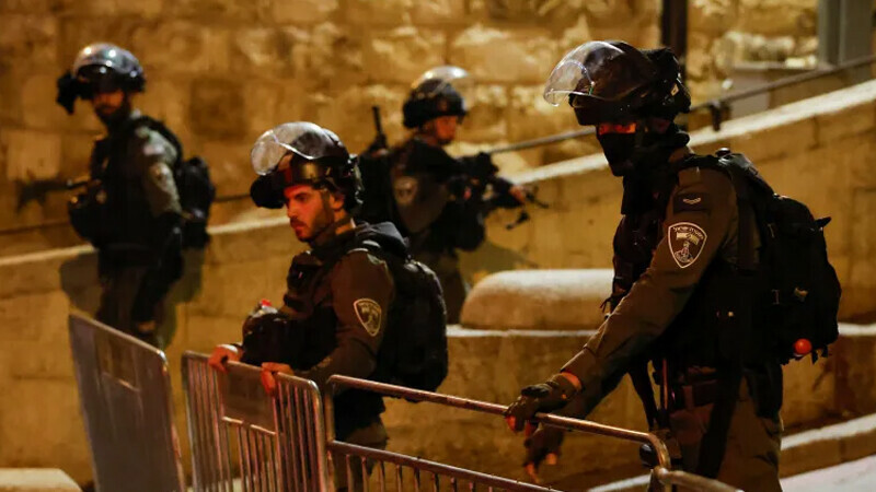 Clashes erupt inside Jerusalem&rsquo;s Al-Aqsa mosque