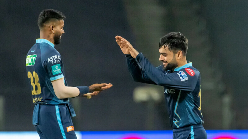 Hardik Pandya joins Rashid Khan for &lsquo;sehri&rsquo;