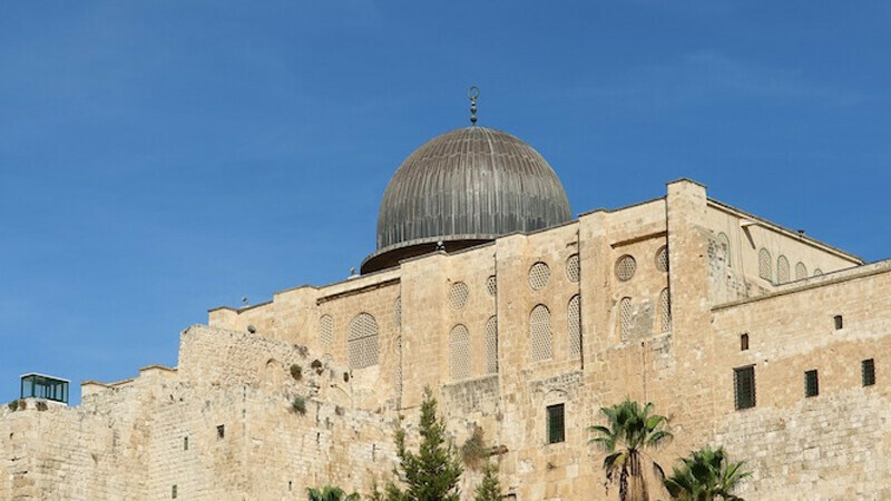 Where is Al Aqsa mosque and why is it so important in Islam?