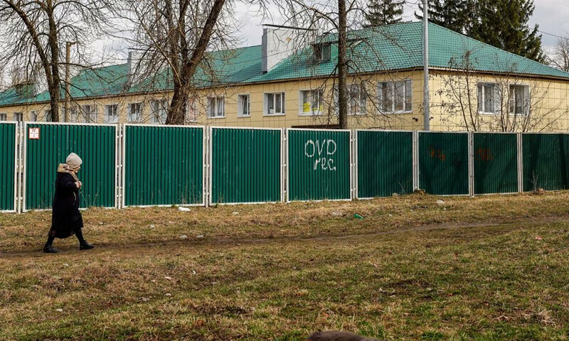 Russian girl who drew anti-war picture leaves orphanage with mother