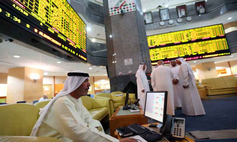 Saudi bourse gains amid strong oil prices, Egypt falls