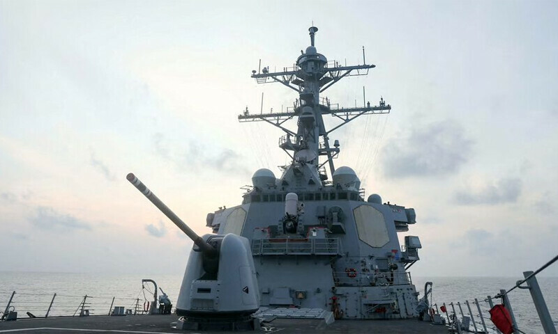 US warship sails near manmade Chinese-controlled isle in S.China Sea