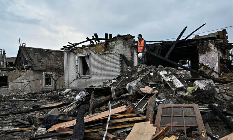 Russian forces step up strikes on two key Ukrainian cities