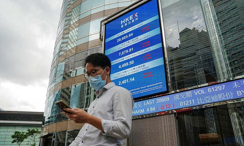 Asian shares muted, dollar buoyant on odds of rate rise