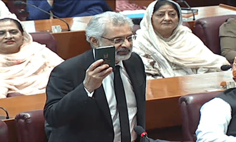 SC stands behind Constitution, says Justice Isa in surprise appearance