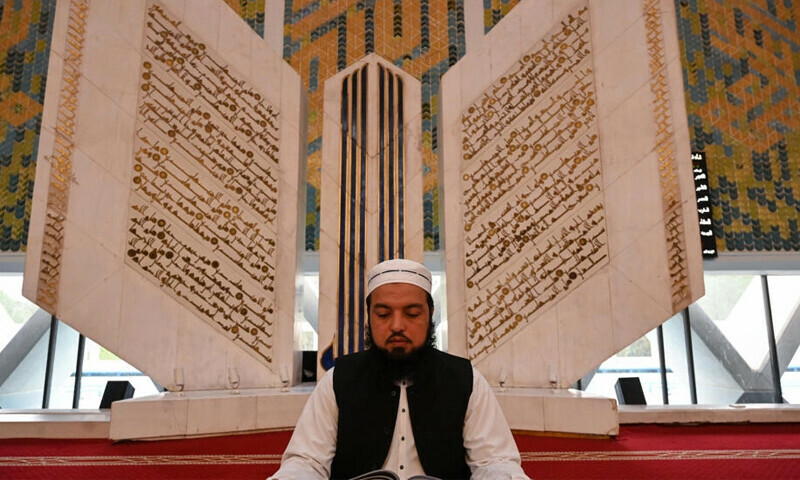 Pakistan mega-mosque muezzin summons the faithful