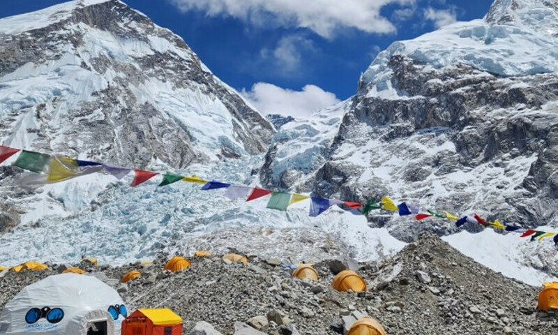 Search called off for missing Nepali climbers on Everest