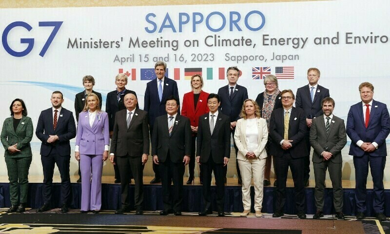 G7 pledges to quit fossil fuels faster, but no new deadline