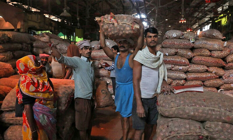 India&rsquo;s March wholesale inflation eases to 30-month low on easing input prices