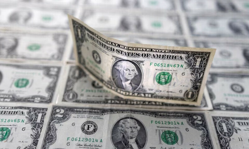 Dollar hits one-month high against yen as traders bet on Fed rate hike