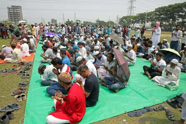 Bangladeshis pray for rain as temperatures soar