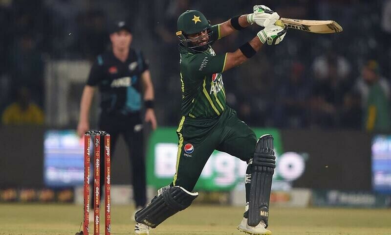 New Zealand survive Iftikhar onslaught to win third Pakistan T20