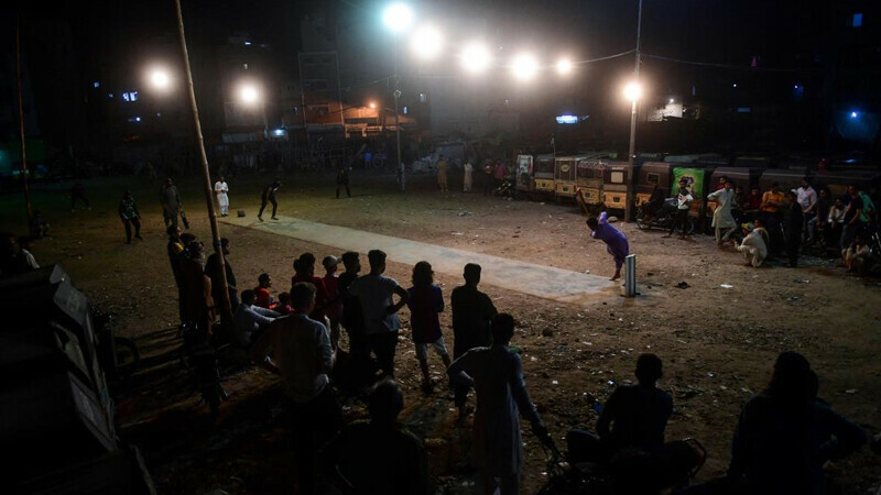 Pakistan street cricket comes to life after dark during Ramadan