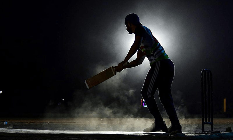 Pakistan street cricket comes to life after dark during Ramadan