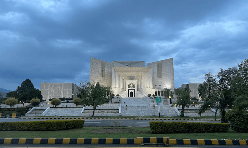 What did the chief justice discuss with senior intelligence officials?