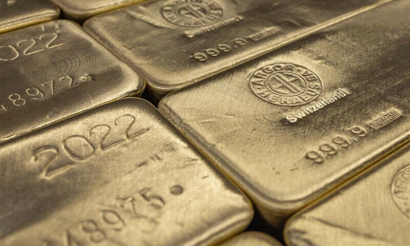 Gold drifts lower on firmer dollar, Fed rate outlook
