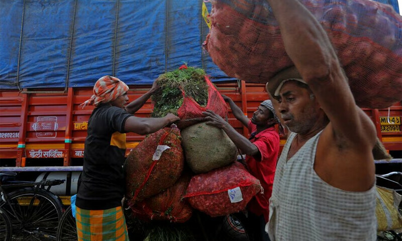 India economic growth seen stuck in low gear