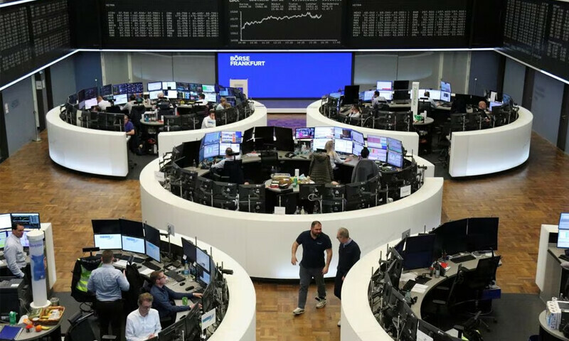 Central banks, earnings dampen stocks&rsquo; upbeat mood