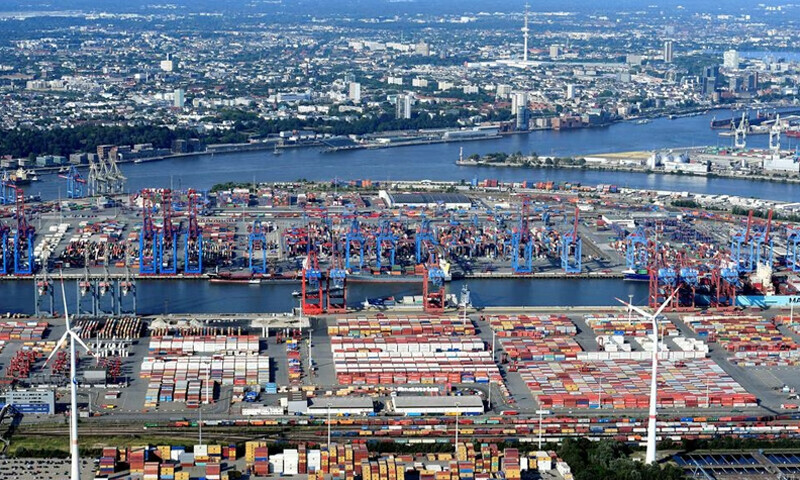 Germany, Italy push euro zone into trade surplus in Feb