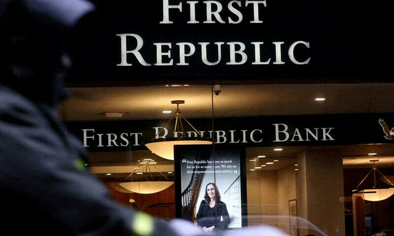 First Republic Bank deposits tumble more than $100b as it explores options
