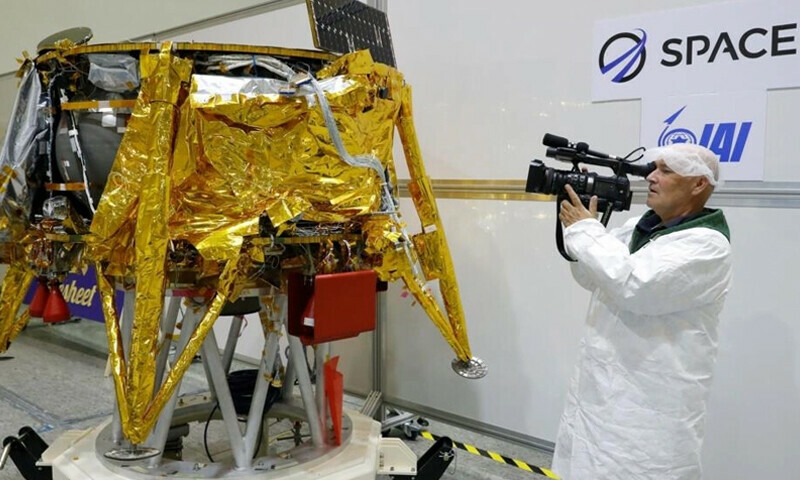 Fly me to the Moon: Firms lining up lunar landings