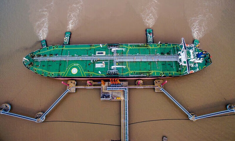 Oil rises as falling US inventories refocus market on demand