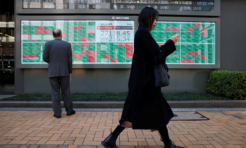 US futures bounce but bank worries boost safer bets