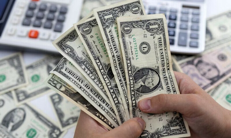 Dollar, yen boosted as US banking sector fears put safe-havens back in vogue